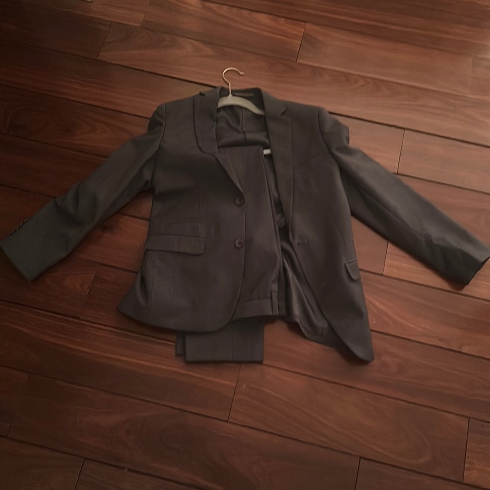 Big boys Grey suite set. Beautiful fabric , new without tags